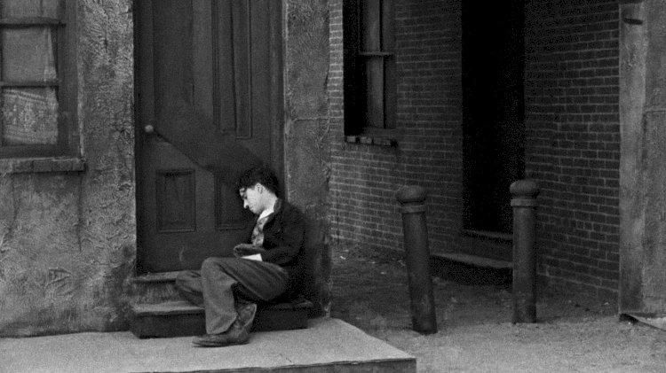Charlie Chaplin’in “The Kid” (1921) Filmi Üzerine