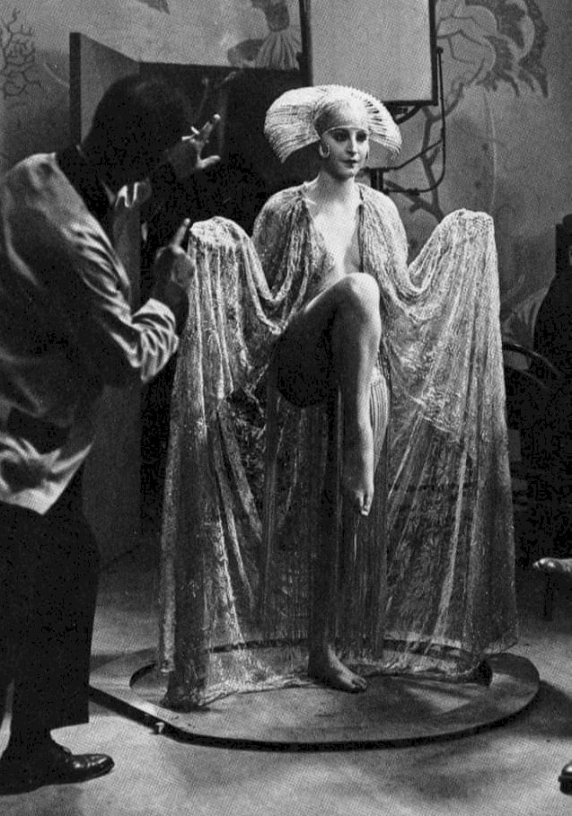 Fritz Lang’in “Metropolis” (1927) Filmi Üzerine